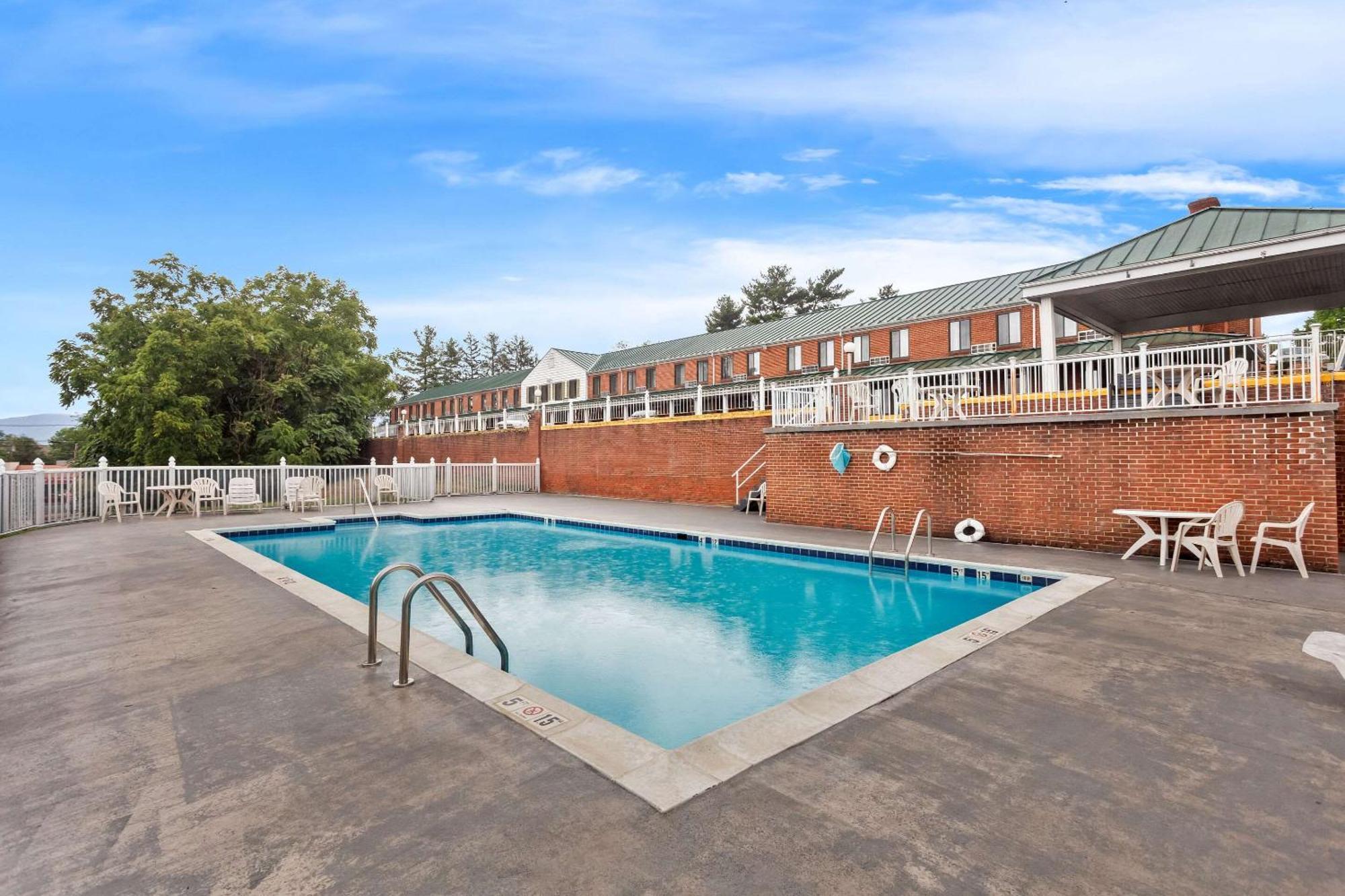 Econo Lodge Waynesboro - Skyline Drive Dış mekan fotoğraf